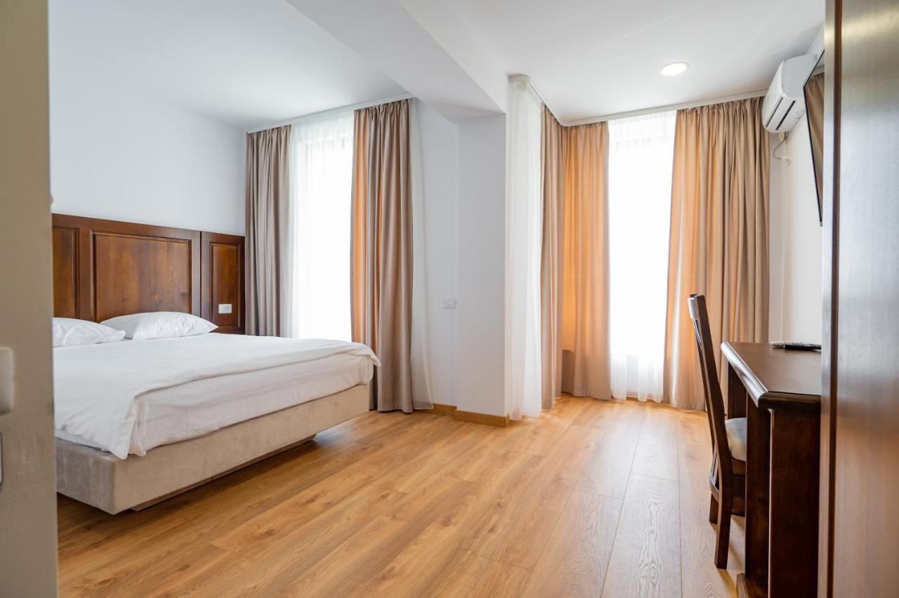 Hotel Voyager à Năvodari Extérieur photo