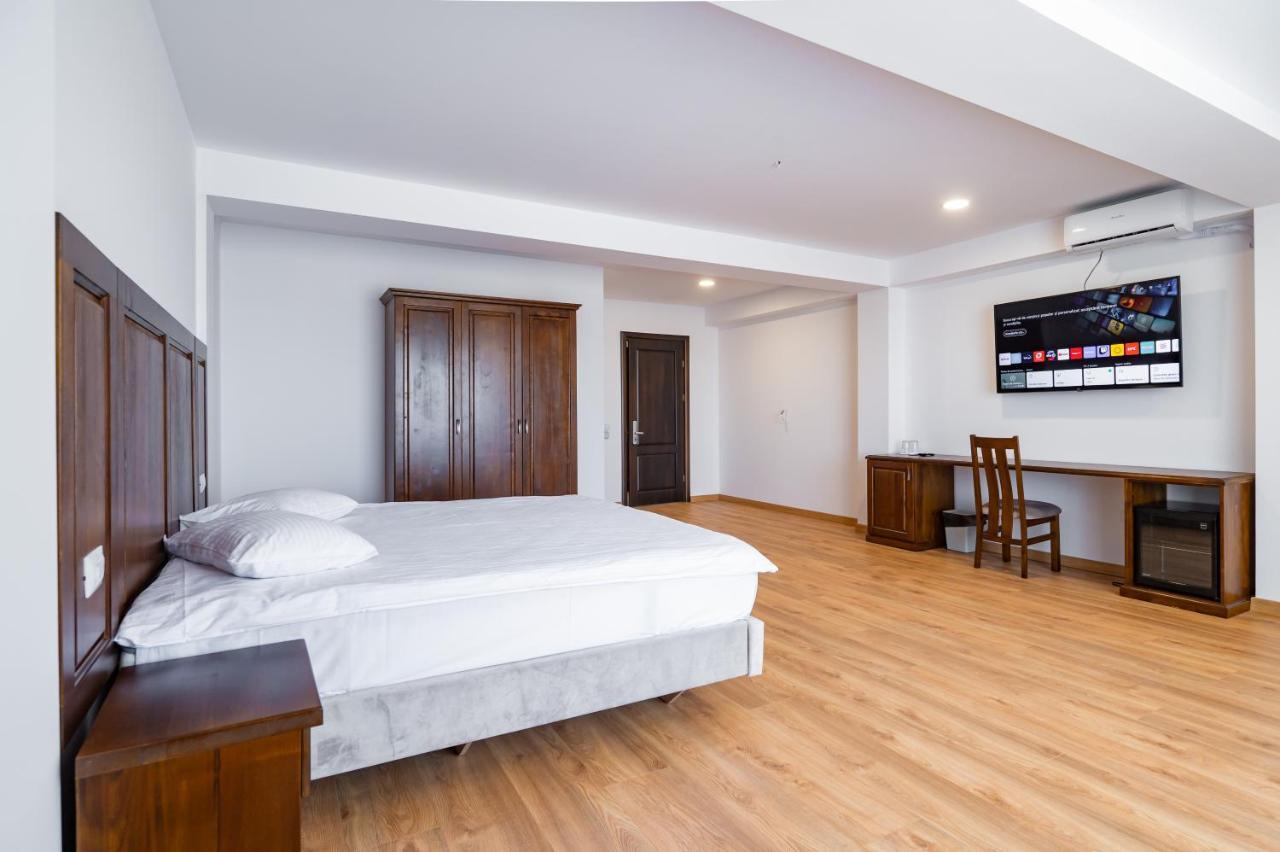 Hotel Voyager à Năvodari Extérieur photo