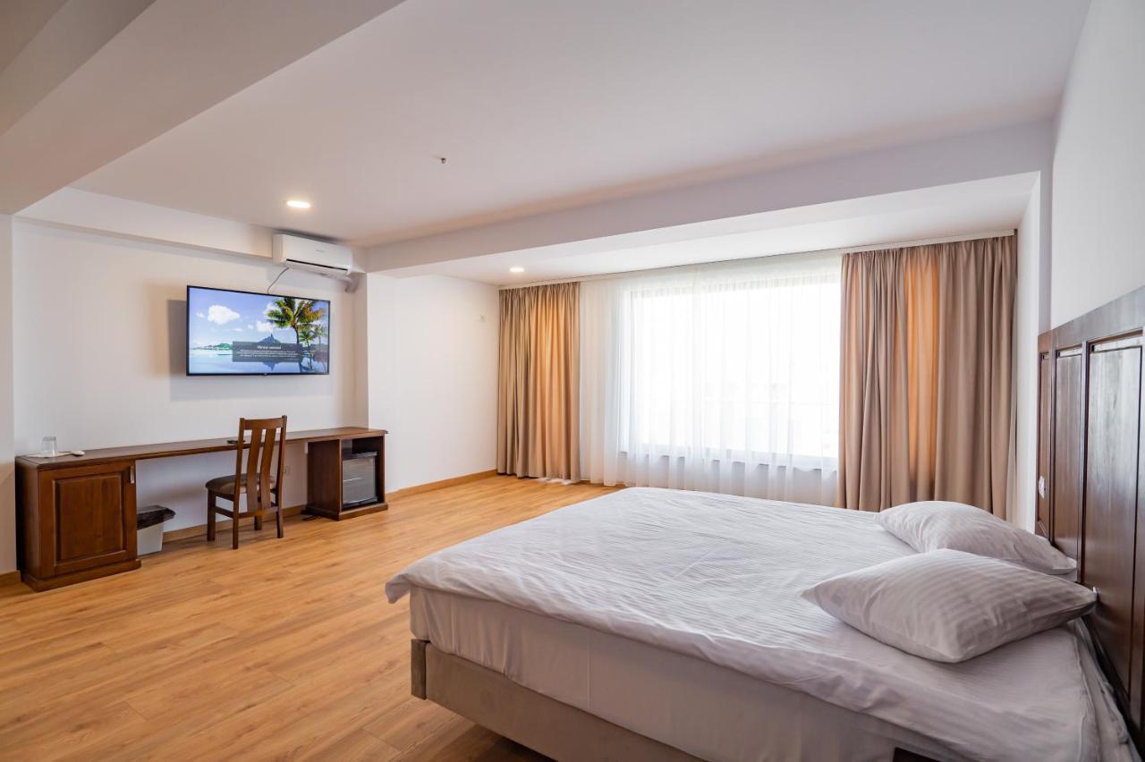 Hotel Voyager à Năvodari Extérieur photo