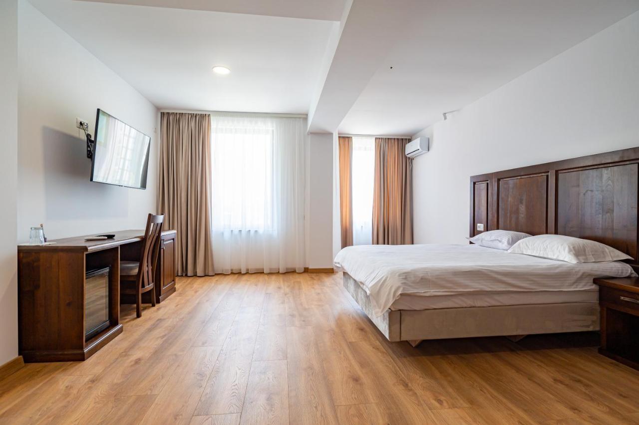 Hotel Voyager à Năvodari Extérieur photo
