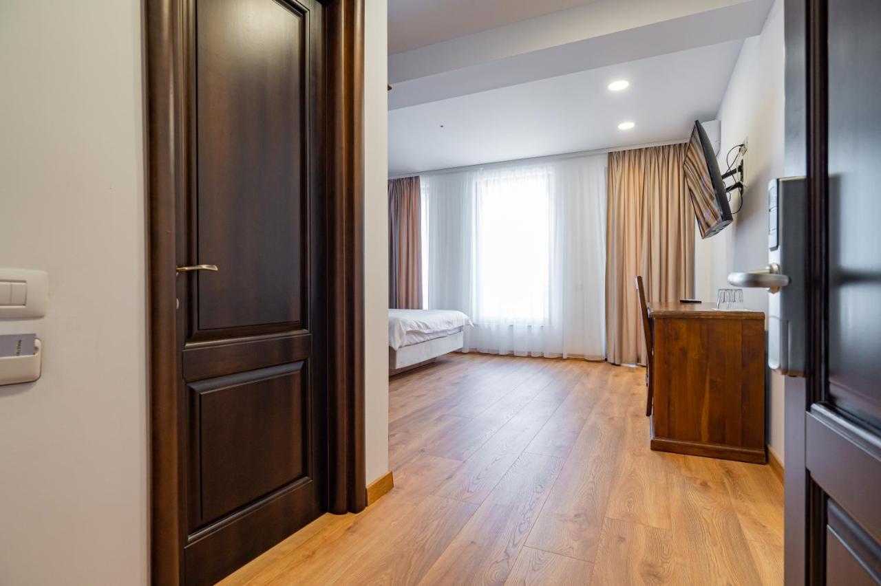 Hotel Voyager à Năvodari Extérieur photo